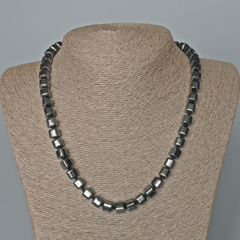 Hämatit-Kubik-Perlenkette, Durchmesser 8 mm, Länge ca. 48 cm