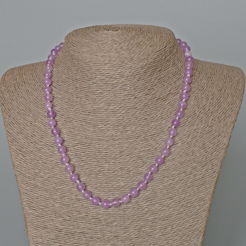 Kette aus Amethyst (künstlich getönter Quarz) glatte Kugeln, Durchmesser ca. 6,5 mm, Länge ca. 47 cm