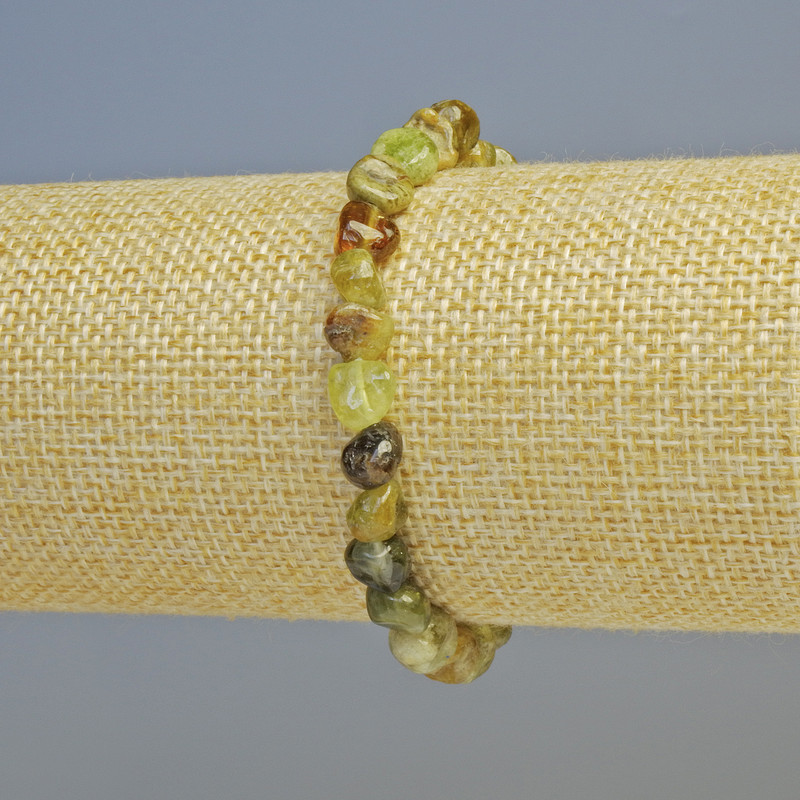 Armband aus Grossular (grüner Granat), Galet-Perlen, Durchmesser ca. 7 mm ±, Länge ca. 18 cm, Elastikband