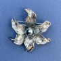 Brosche/Anhänger Blume mit schwarzer Perle, silberfarbiges Metall, Durchmesser 45 mm+