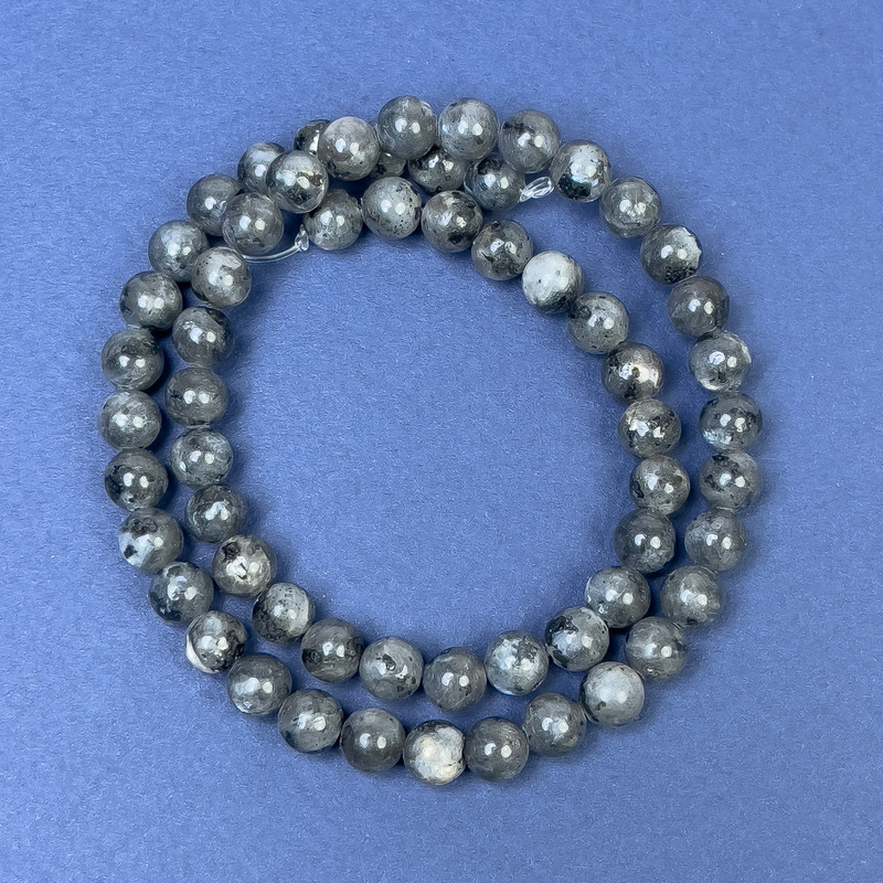 Glatte Labradorit-Perlen, 7 mm, auf Schnur, Länge ca. 39 cm