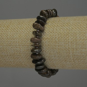 Armband aus Bronzit, trommelgeschliffene Steine, Durchmesser ca. 3–5 × 10–13 mm, Länge ca. 18 cm, Stretch