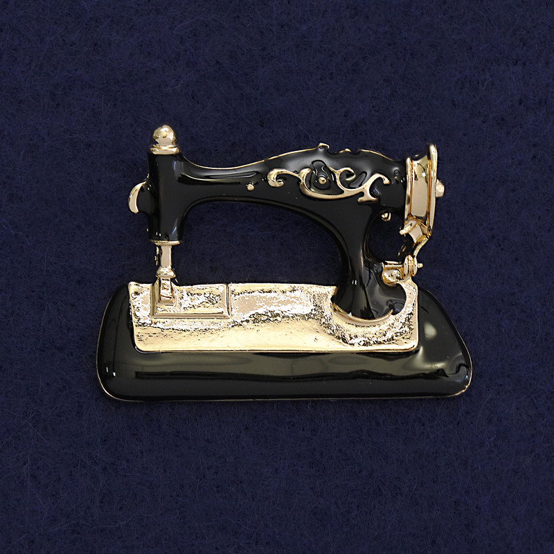 Brosche Nähmaschine, schwarzer Emaille, goldfarbenes Metall 36×28 mm+