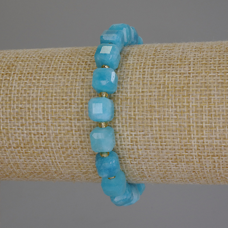 Armband Aquamarin, facettierte Würfel, Durchmesser ca. 8 mm ±, Glasperlen ca. 3 mm ±, Länge ca. 18 cm ±, Stretch