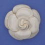 Blumenbrosche aus goldfarbenem Metall mit Emaille, 45 mm+