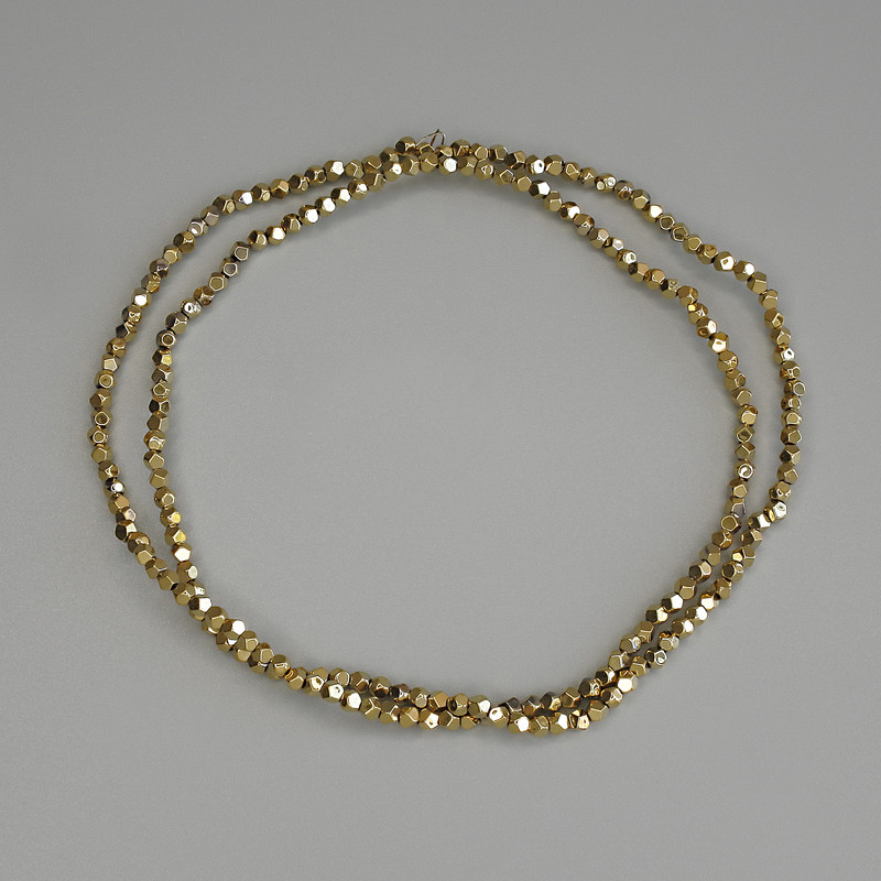 Hämatit-Perlen in Goldfarbe, facettiert, Durchmesser 2×2 mm, auf der Schnur, Länge ca. 40 cm