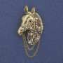 Brosche Pferd mit Strasssteinen und Perlen, goldfarbene Metallkette 46×29 mm+