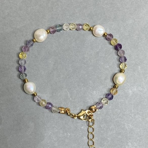 Armband aus Fluorit und Süßwasserperlen
