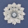 Brosche in perlmuttfarbener Farbe, graue Perle, silberfarbenes Metall, 48 mm+