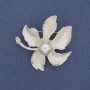Brosche Blatt mit Perle, Strass, Emaille, silberfarbenes Metall 46 mm+