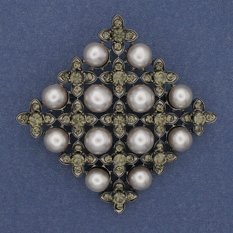 Brosche-Anhänger Mallorca-Rhombus, graue Strasssteine, silberfarbenes Metall, 56 mm+