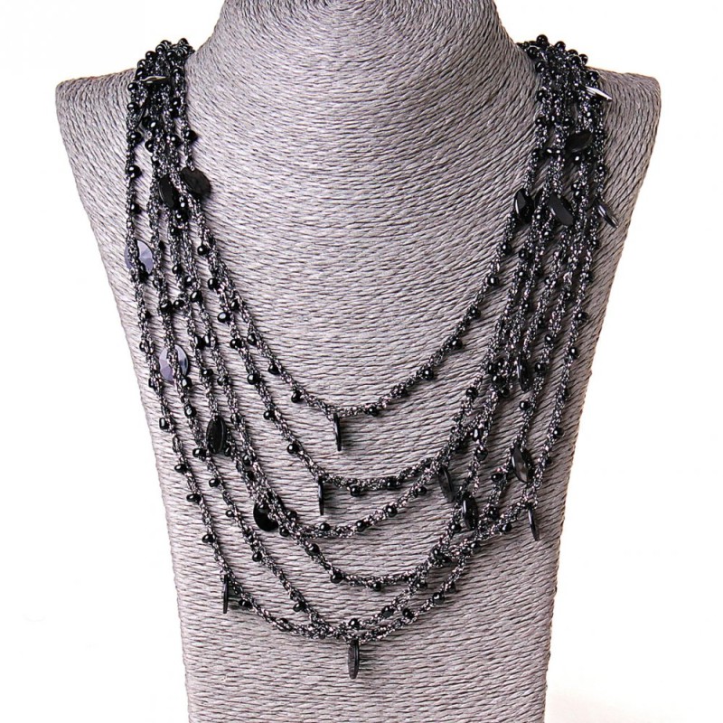 Schwarze Spinnengewebe-Halskette mit ovalen Anhängern, 70 cm lang