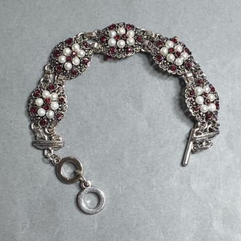 Armband mit roten Mallorca-Kristallen, Länge ca. 22 cm ± Toggleverschluss