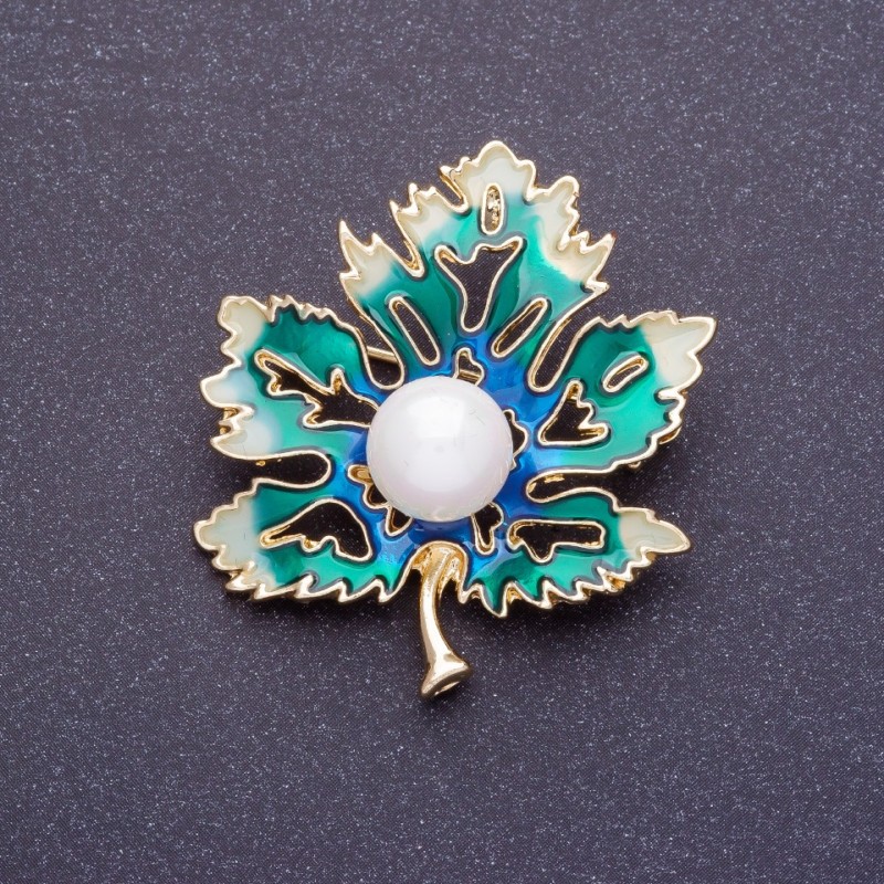 Brosche „Ahornblatt“ 4 × 3,5 cm, Emaille, Metallfarbe Gold