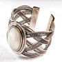 Breites Perlmuttarmband mit Metallfassung, klassisch oval