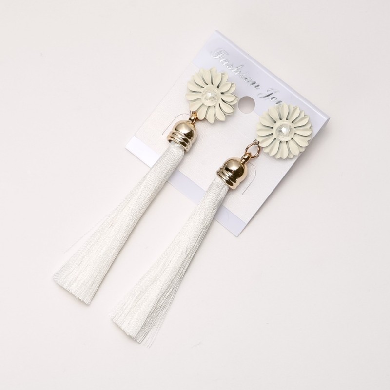 Ohrringe mit Quasten «Chrysanthemen» weiß, Länge 9 cm