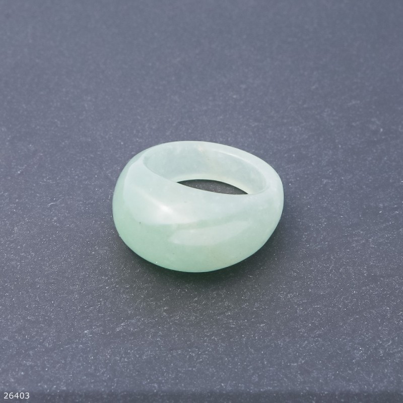 Ring aus natürlichem Nephrit, Höhe 6,5–15 mm, Breite 4–8 mm, Durchmesser 20 mm