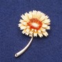 Brosche Gänseblümchen aus goldfarbenem Metall 54 × 34 mm+