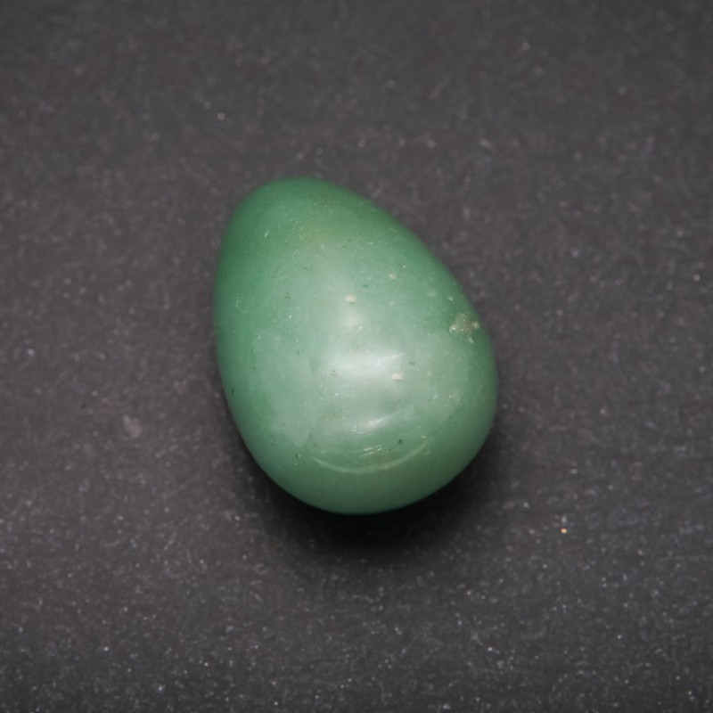 Souvenir-Ei aus natürlichem Nephrit, Durchmesser ca. 35 × 25 mm