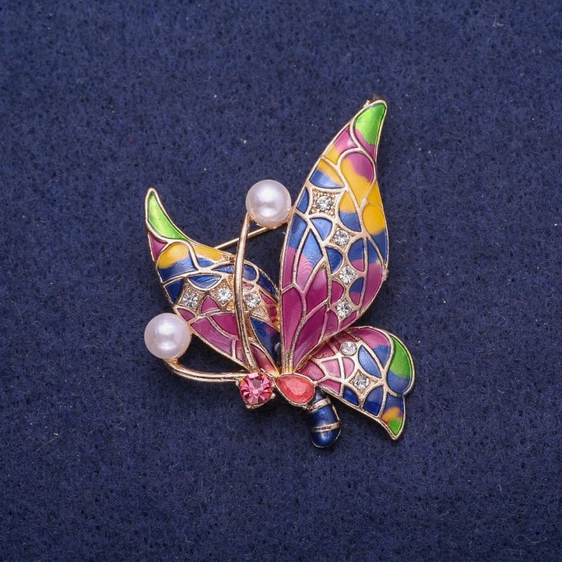 Brosche „Schmetterling“ mit Emaille und Perlen, goldfarbenes Metall 44×44 mm