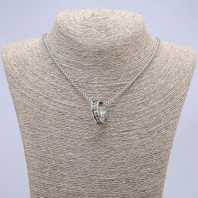 Anhänger-Ring auf Kette, Länge ca. 70 cm, silberfarbenes Metall