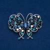 Schmetterlingsbrosche silberfarbenes Metall, blaue, weiße und petrolfarbene Strasssteine, 61×48 mm +