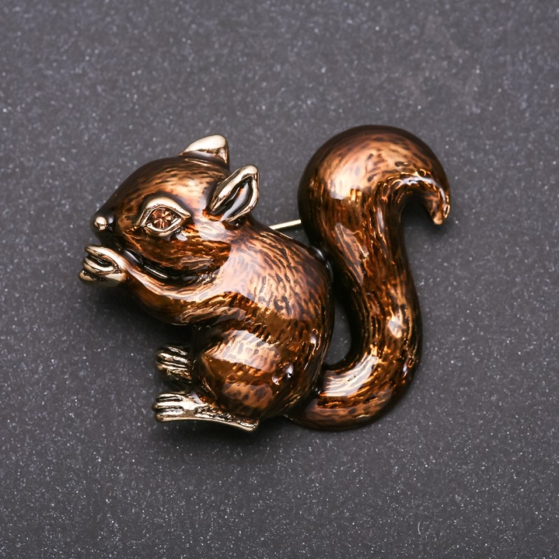 Brosche 'Eichhörnchen' mit braun-goldfarbener Emaille, Metall 48×38 mm