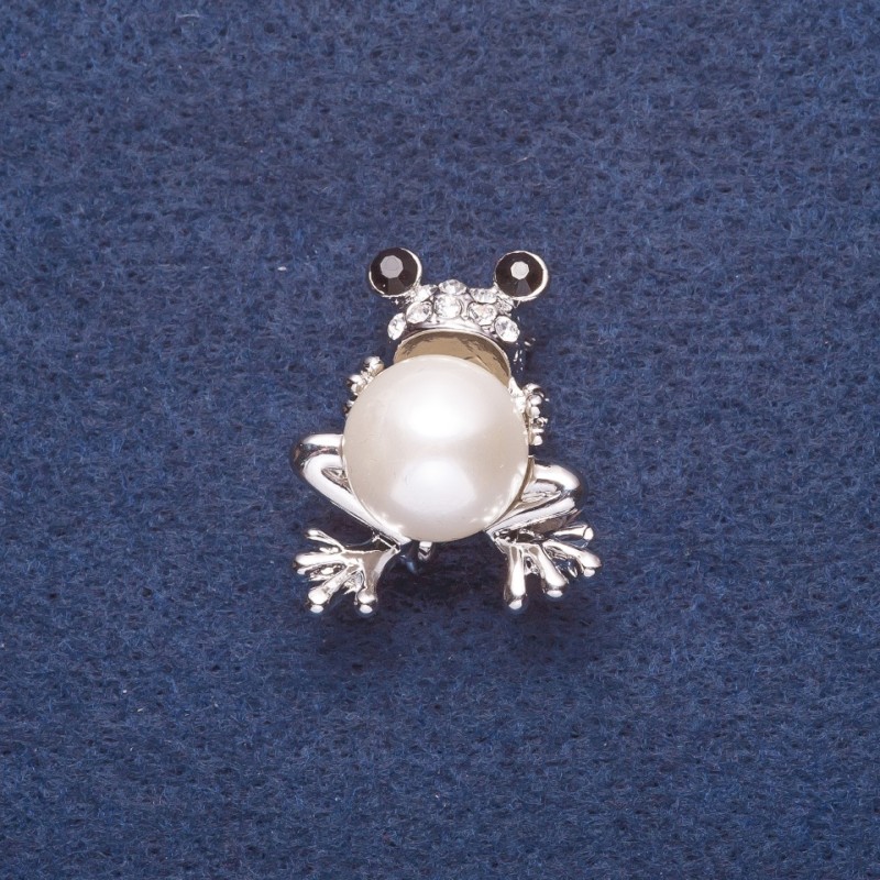 Brosche «Frosch mit weißer Perle» – Metallfarbe Silber, 3×2,5 cm