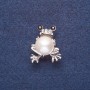 Brosche «Frosch mit weißer Perle» – Metallfarbe Silber, 3×2,5 cm