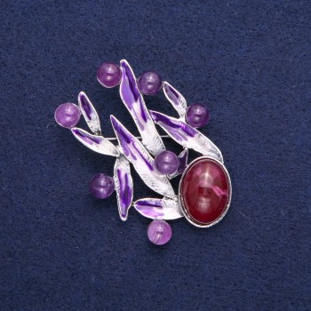 Brosche Blätter mit Amethyst, violette Emaille, silberfarbenes Metall 38 × 53 mm