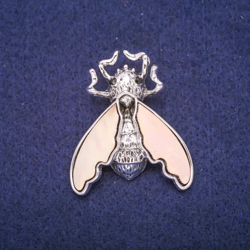 Brosche Schmetterling mit Perlmutt-Einlage, silberfarbenes Metall 37×44 mm