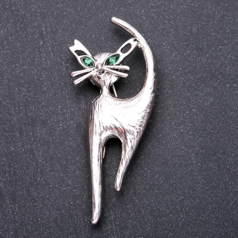Brosche Katze mit grünen Strasssteinen, 77×32 mm, graues Metall