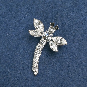 Brosche Libelle aus silberfarbenem Metall, weiße Strasssteine 36 × 28 mm +
