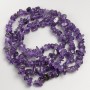 Amethyst-Chips auf langer Schnur, Durchmesser ca. 7–10 × 3–5 mm, Länge ca. 85 cm