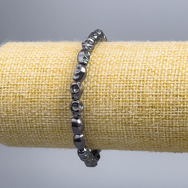 Hämatit-Schädel-Armband, Perlen-Durchmesser 6×8×6 mm ±, Länge 18 cm (Stretch)