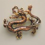 Brosche mit Anhänger Drachen, braune Emaille, goldfarbenes Metall, 47 × 41 mm